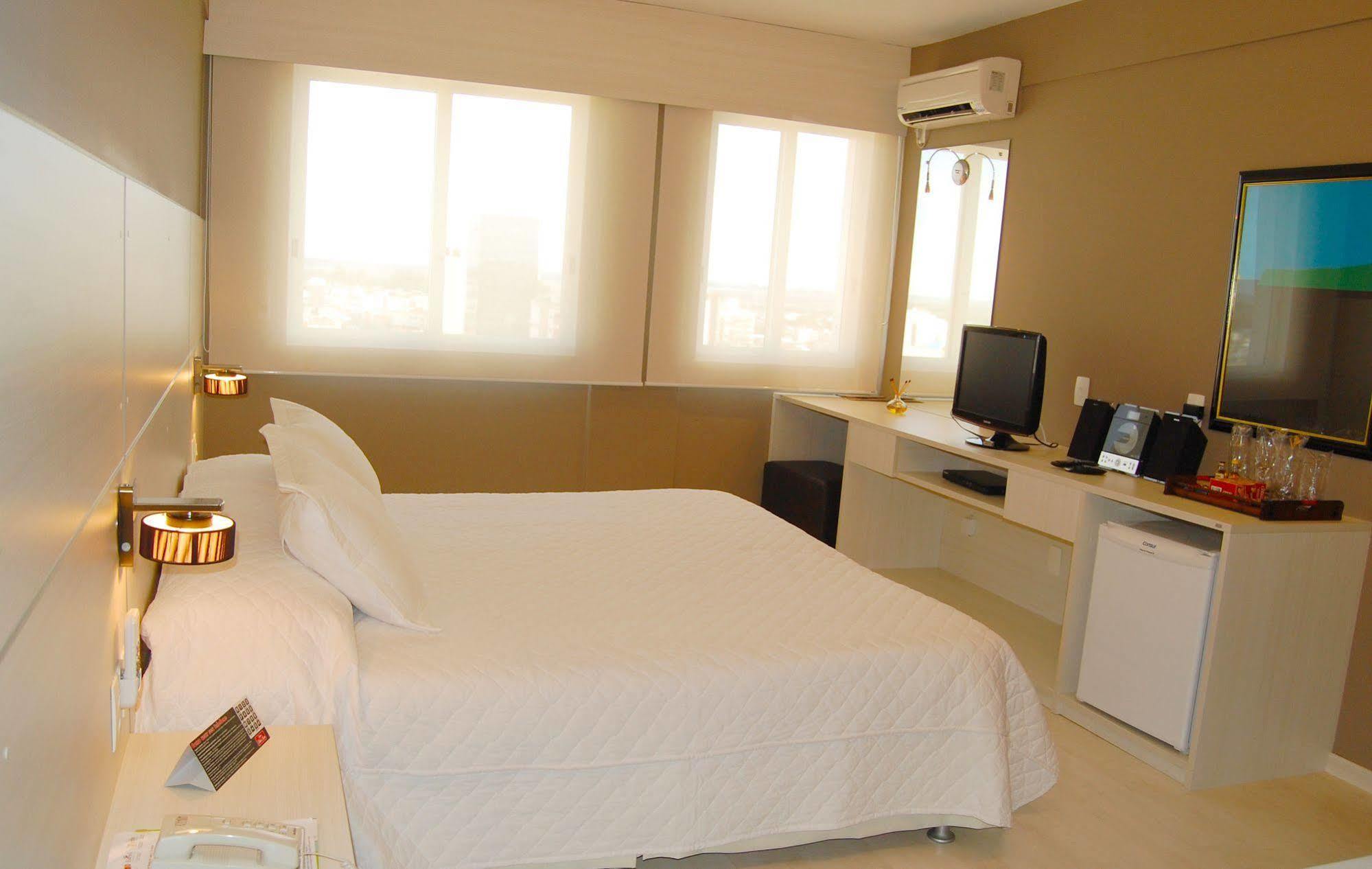 Hotel Manta Πελότας Εξωτερικό φωτογραφία